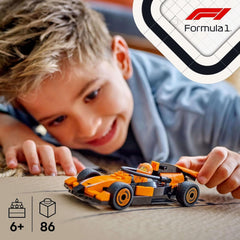 LEGO City Pilota di F1 con auto da corsa Mclaren - Modello giocattolo di Formula 1 con auto da corsa e minifigure - piccolo regalo per ragazzi e ragazze dai 6 anni o appassionati di sport motoristici 60442 Set da costruzione Besuche den LEGO-Store