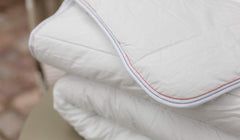 COLAS NORMAND Plapumă caldă, lavabilă la 95°C, 240 X 220 Cm, durabilă, microfibră, moale, mătăsoasă și confortabilă, fabricată în Franța, albă Plapumi si pilote Naty Shop