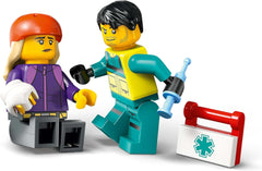 Ambulanza LEGO City - giocattolo con 2 minifigure (skateboarder e autista) - giocattolo educativo per ragazzi e ragazze dai 5 anni - idee regalo per compleanno e vacanze 60451 Set da costruzione Besuche den LEGO-Store