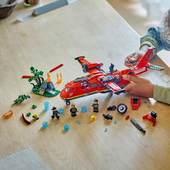Aereo dei pompieri LEGO City, set pompiere aereo giocattolo per bambini, set da costruzione con 3 personaggi dei pompieri e decorazioni antincendio, eccellente idea regalo per ragazzi e ragazze dai 6 anni 60413 Set da costruzione Besuche den LEGO-Store