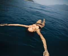 Sali da bagno Kneipp con estratto di artiglio del diavolo - Sale naturale Luisenhall e oli essenziali di lavanda e cajeput per collo e spalle - 600G Doccia e bagno Naty Shop