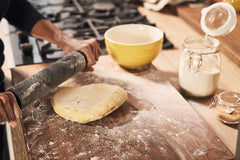 STAUB Teigroller, Nudelholz, Länge: 45 cm, Rollbreite: 26 cm, Schwarzes BPA-free Silikon und Akazienholz, Ergonomischer Griff, Schwarzes und Braun