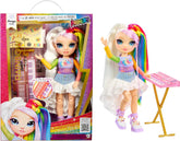 Trupa rock Rainbow High Junior High - Amaya, culorile curcubeului - păpușă la modă de 23 cm cu tastatură, personalizabilă cu autocolante, articulabilă, jucărie drăguță pentru copii cu vârsta de 4 ani și peste