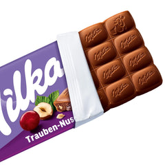 Milka Uva e Nocciole – Cioccolato al latte alpino con pezzi di nocciole e uvetta – 90g