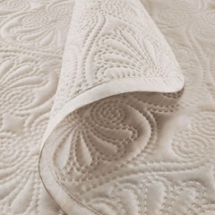 ROOM99 Leila Elegante copriletto color crema 240 x 260 cm Copriletto versatile come copriletto o copridivano Coperta per letto e divano Stile coperta Ideale come copriletto Letti e coperte Beuche den ROOM99-Store