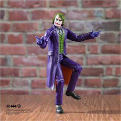 DC Comics il Cavaliere Oscuro - Joker Action Figure Conosciuto dalla leggendaria trilogia del Cavaliere Oscuro in 30 cm. Dai 3 anni Action figures Naty Shop