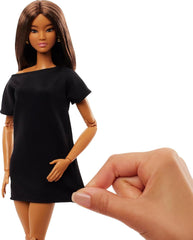 Barbie Basics Modello 1 Bambola da collezione con capelli castani, mini abito nero e scarpe, corpo mobile e testa intercambiabile, moda universale, JBH72 Naty Shop Dolls