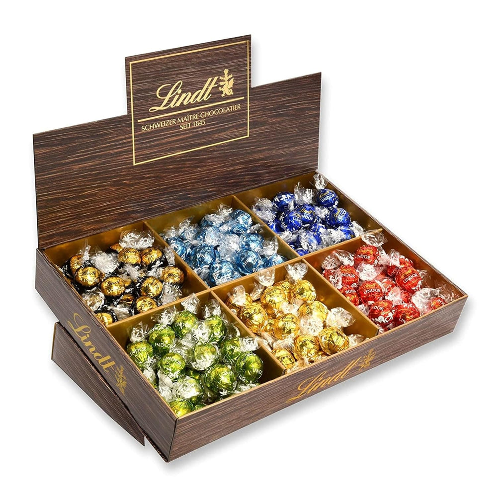 Lindt Cioccolato LINDOR, Espositore da banco | 1718 gr | ca. 138 tartufi nelle varietà Latte, Nero 70%, Semimarrone, Stracciatella, Bianco, Pistacchio | Set regalo al cioccolato | Regalo Cioccolato | Pacchetto in blocco