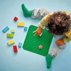 Pannello da costruzione LEGO DUPLO verde, Giocattolo da costruzione per bambini a partire da 18 mesi, Per esporre modelli, Permette ai bambini in età prescolare di costruire in modo creativo e giocare con fantasia, Giocattolo educativo 10460 Set da costruzione Besuche den LEGO-Store
