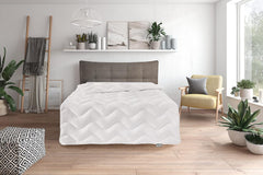 Piumino estivo leggero Traumnacht 155X220 Cm, piumino anallergico, soprattutto estivo, con comodo rivestimento in morbida microfibra, certificato Oeko Tex, prodotto secondo lo standard di qualità tedesco. Piumini e trapunte Naty Shop