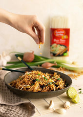 Bamboo Garden - Bastoncini di noodle di riso Pad Thai, per piatti tradizionali di noodle come Pad-Thai, vegani, 1 x 300 g (il design della confezione può variare)