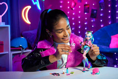 Păpușă MONSTER HIGH Lagoona Blue - hanorac roz, pantaloni scurți de bicicletă batik, sandale cu platformă, aripioare, accesorii, pentru copii cu vârsta peste 4 ani, HHK55 Papusi Naty Shop