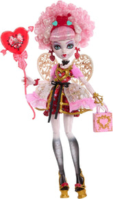 Păpușa Monster High Scary Sweet Birthday, Cupid Asteria, într-o rochie de petrecere roz și roșie, cu accesorii tematice precum invitație, balon, cadou și multe altele, JBG77