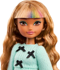 Păpușa Barbie Dream Besties și accesorii, Păpușa la modă Zia articulată cu aranjamente detașabile și păr șaten ondulat, 7 piese cu păr și lună, JGG36