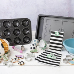 Zenker 12Er Muffinform – Muffinbackblech Für Muffins Und Cupcakes Aus Der Serie Soccer Baking– Hitzebeständiges 12Er Muffinblech Mit Antihaftbeschichtung, Schwarz Stampi e vassoi per cuocere Naty Shop