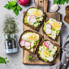 Ankerkraut Bärlauch Salz, Lecker Fleisch und Salat Verfeinern, Gesmack Aroma tipo Knoblauch, Kräuter mit Gewürz zum Kochen, 110 g im Corkenglas