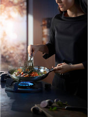 Pentola a induzione WMF Profi Resist 24 cm, materiale con rivestimento multistrato, struttura a nido d'ape, manico in acciaio inox, resistente al forno Pentole e Padelle Naty Shop