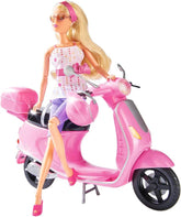 Simba 105730282 - Steffi Love Chic City Trotinetă, Steffi cu trotinetă roz, cu cască și compartiment pentru cască, păpușă de modă, 29 cm, pentru copii cu vârsta de la 3 ani în sus