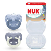 Suzete NUK First Choice Classic Day & Night pentru bebeluși | 6-18 luni | Suzete ortodontice care strălucesc în întuneric | Acceptare 95% de către bebeluși** | Albastru | Pachet de 2