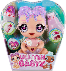 MGA Glitter Babyz - LILA WILDBLOOM - Bambolina con 3 magici cambi di colore attraverso l'acqua ghiacciata - con capelli lilla glitterati, vestito a fiori selvatici, pannolino, biberon e ciuccio - per bambini dai 3 anni