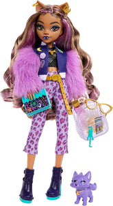 Monster High Clawdeen Wolf-Puppe mit Hund Crescent und Accessoires wie Rucksack, Kalender, Snacks und mehr, HRP65