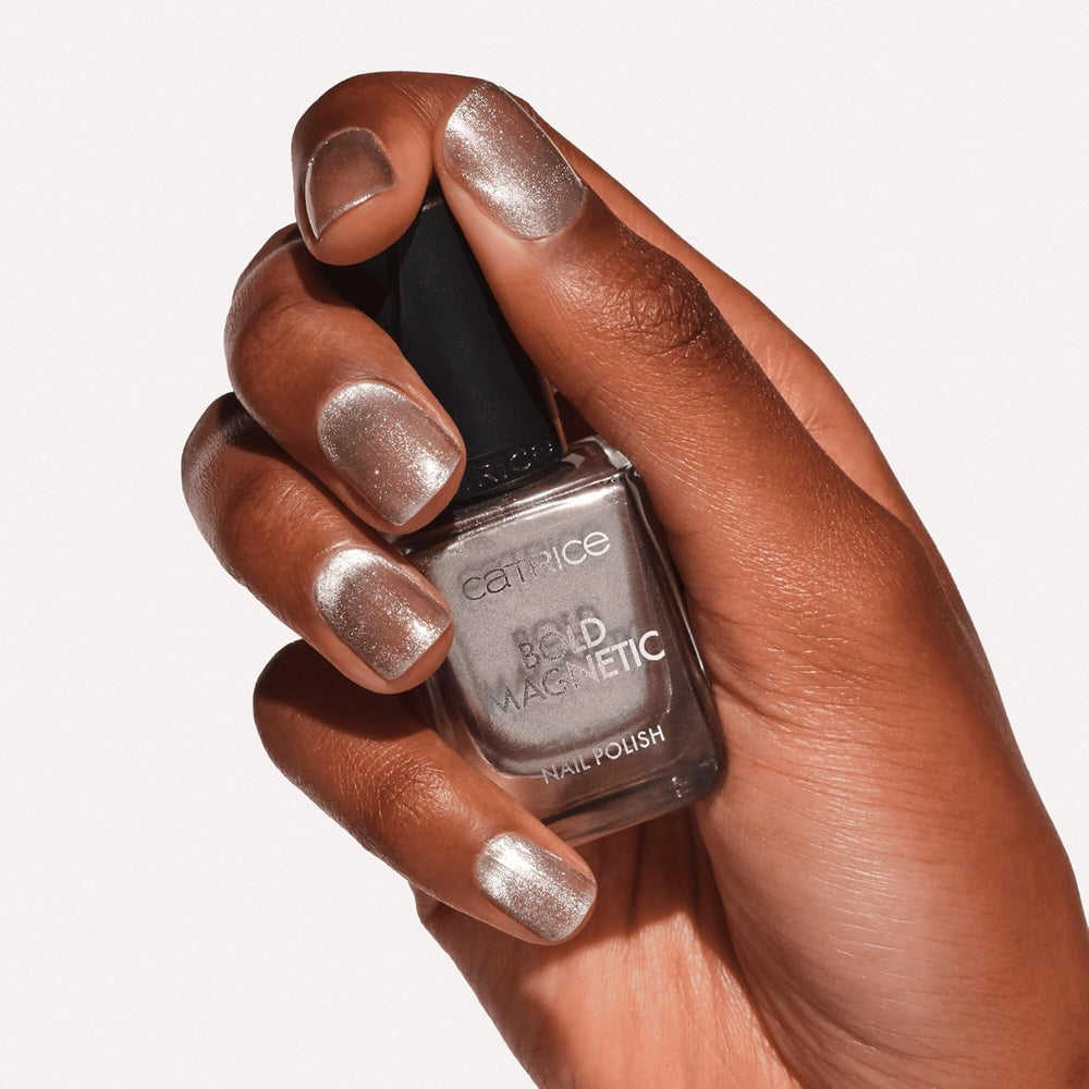 Smalto magnetico Catrice Bold, n. 030, Oro, Metallizzato, Vegano, Senza microplastiche, Senza profumo, Senza parabeni, 1 confezione (10,5 ml)