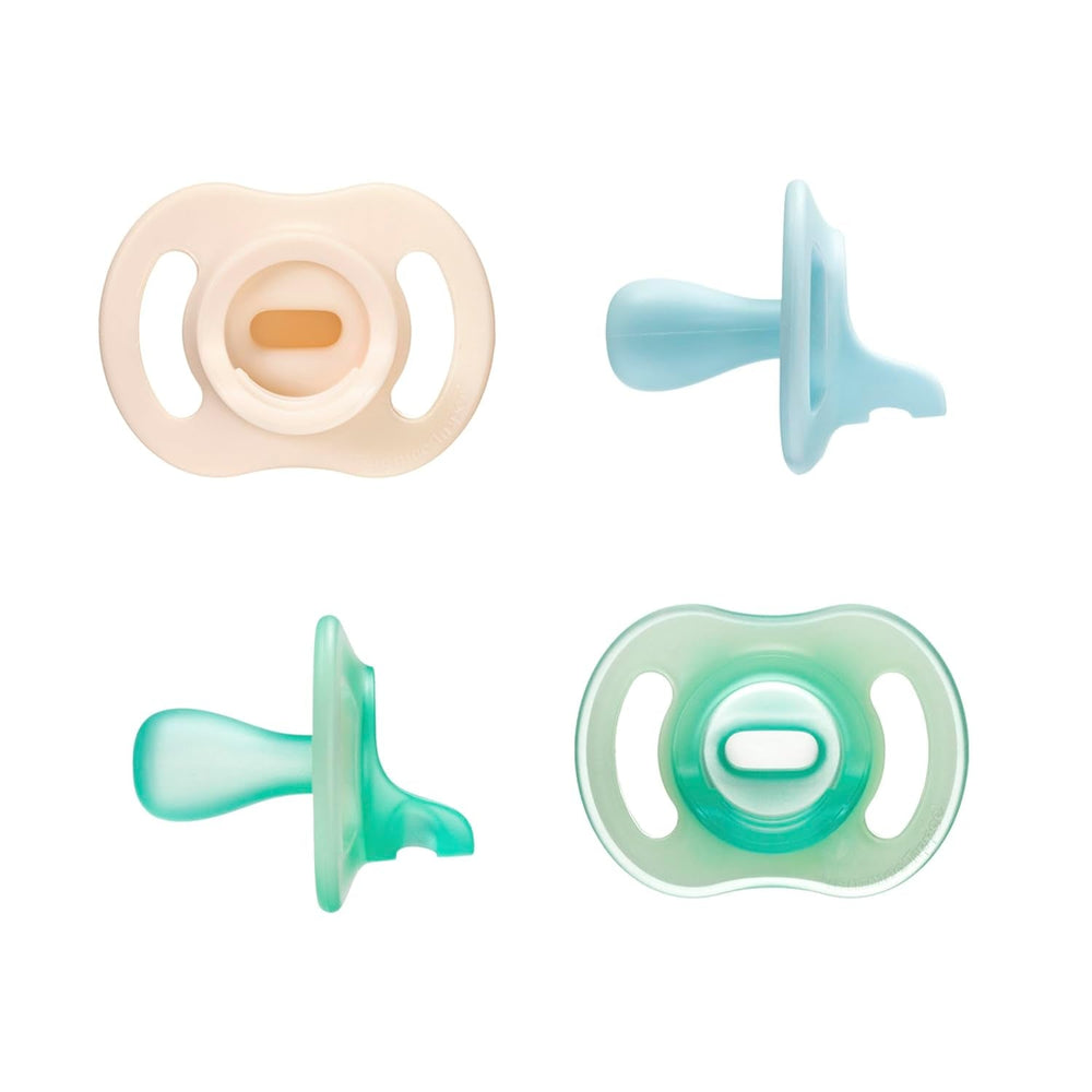 Suzete Tommee Tippee Ultra-Light StayPut și Night Glow, 0-6 luni, pachet de 4, design din silicon dintr-o singură bucată, senzație moale pe piele