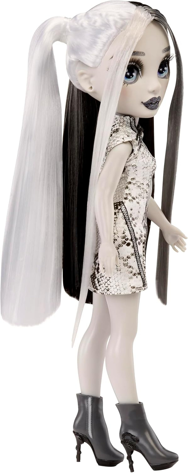 Păpușă Rainbow High Shadow High Heather Grayson - 28 cm în nuanțe de gri, păr și ținută alb-negru, geantă elegantă, cadou dulce pentru copii cu vârsta cuprinsă între 4 și 10 ani