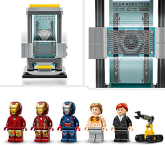 LEGO Marvel Iron Man's Laboratory: Sala delle armature - Giocattolo da supereroe con personaggio Mech, 5 minifigure tra cui Aldrich Killian - Regalo Avengers per ragazzi e ragazze dagli 8 anni in su 76315 Set da costruzione Beuche den LEGO-Store