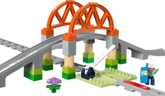 Ponte ferroviario e binari LEGO DUPLO Town - Set di espansione, regalo per bambini dai 2 anni, set di costruzione e ricostruzione, set di sviluppo prescolare, giocattolo educativo 10426 Set di costruzione Besuche den LEGO-Store
