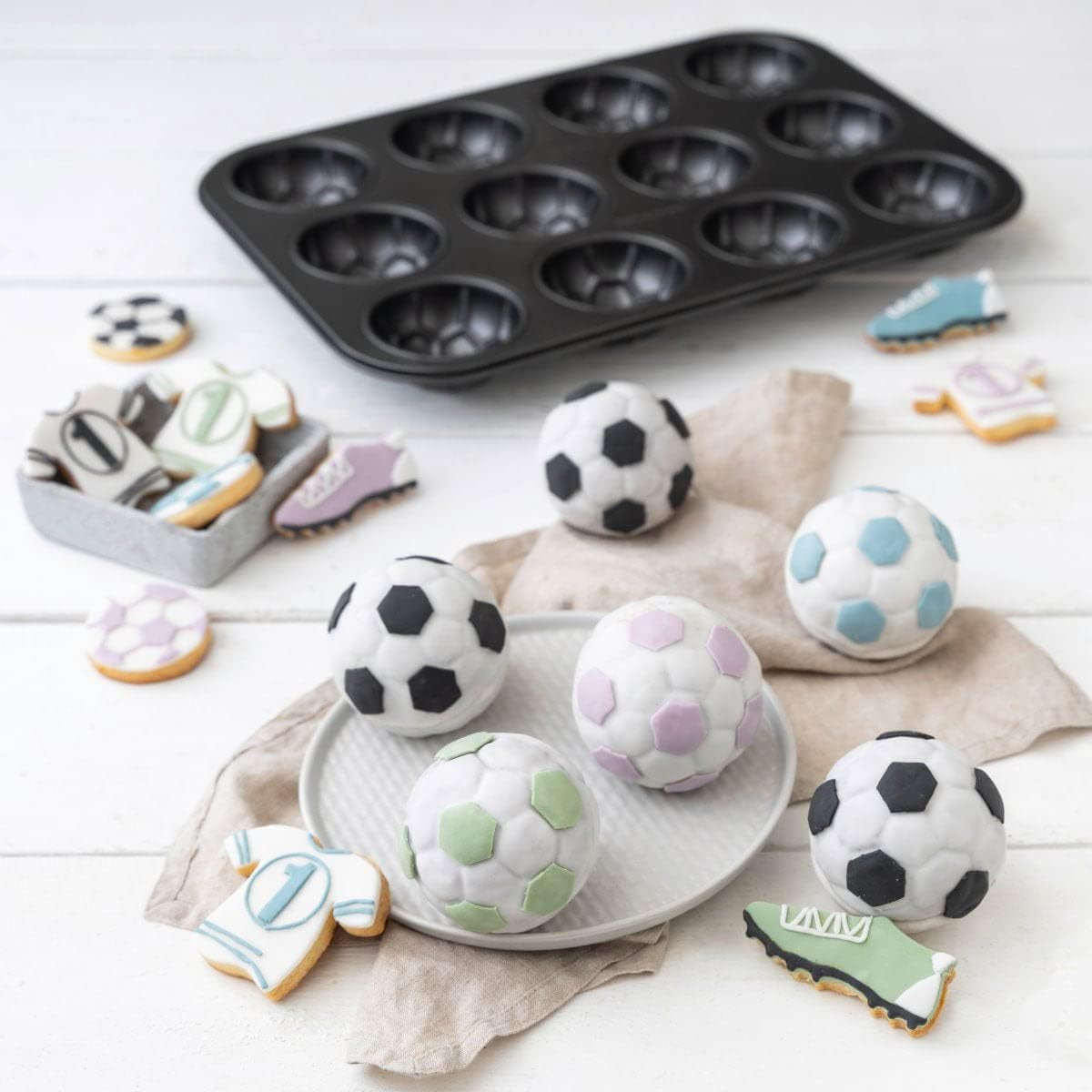 Zenker 12Er Muffinform – Muffinbackblech Für Muffins Und Cupcakes Aus Der Serie Soccer Baking– Hitzebeständiges 12Er Muffinblech Mit Antihaftbeschichtung, Schwarz Stampi e vassoi per cuocere Naty Shop