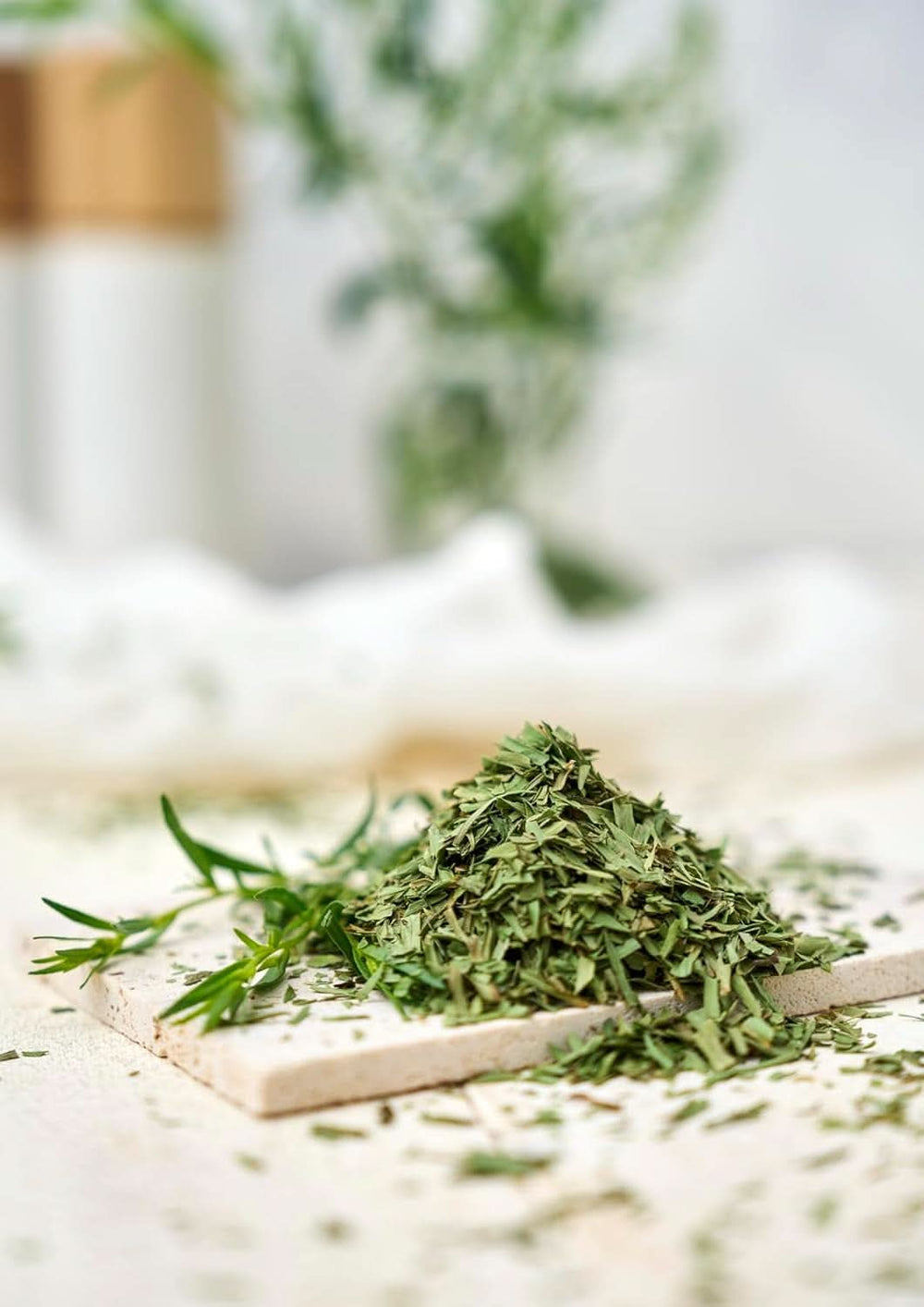 Fuchs, tarhon, ierburi franțuzești pentru rafinarea salatelor sau a sosului Hollandaise, 10 grame Condimente Naty Shop