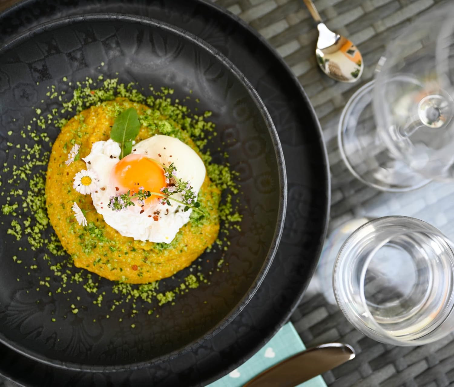 MÄSER 934064 Serie Tiles Modernes Vintage Geschirr Set Für 2 Personen in Maurischem Design Mit Mattglasur, 8-Teiliges Tafelservice Mit Tellern und Schalen Aus Hochwertiger Keramik, Steinzeug, Schwarz Set di stoviglie Naty Shop