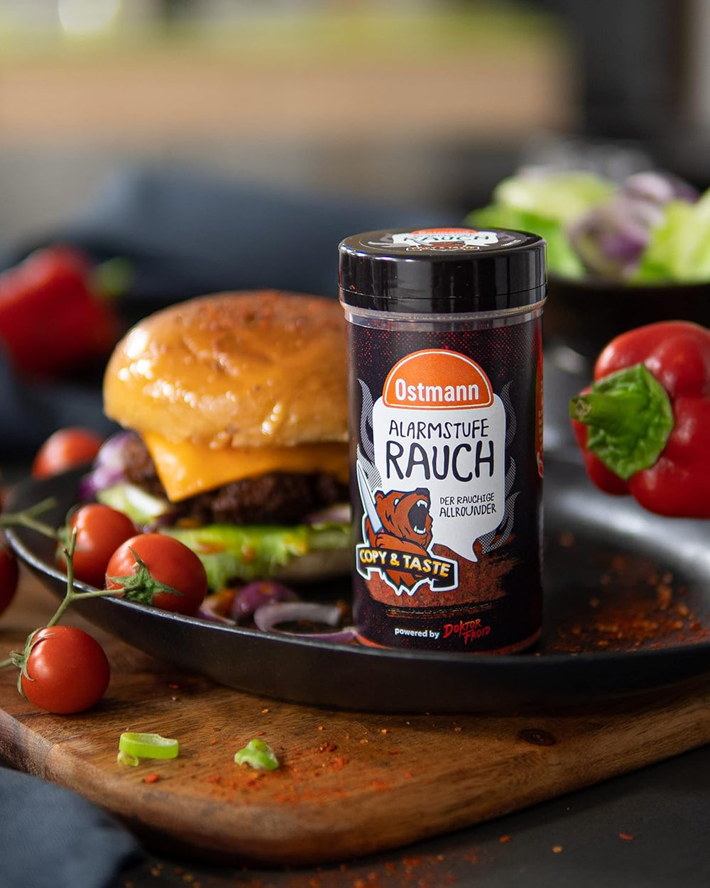 Ostmann Gewürze - Alarmstufe Rauch | Gewürzzubereitung mit Geräucherter Paprika | Per hamburger, grillfleisch und Co. | Dottor Freud 115 g in Streuer