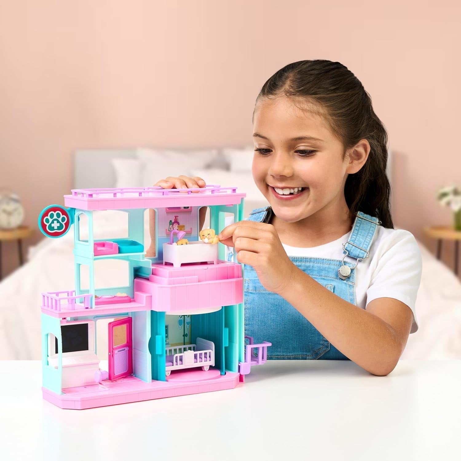 Little Live Pets Mama Surprise Families Baby Clinic Playset, 3 cățeluși Retriever incluși, Magic, Playset cu două fețe (27,8 cm lățime, 23,8 cm înălțime). Hrănire, îmbăiere și joacă, cadou pentru copii Action figures Naty Shop