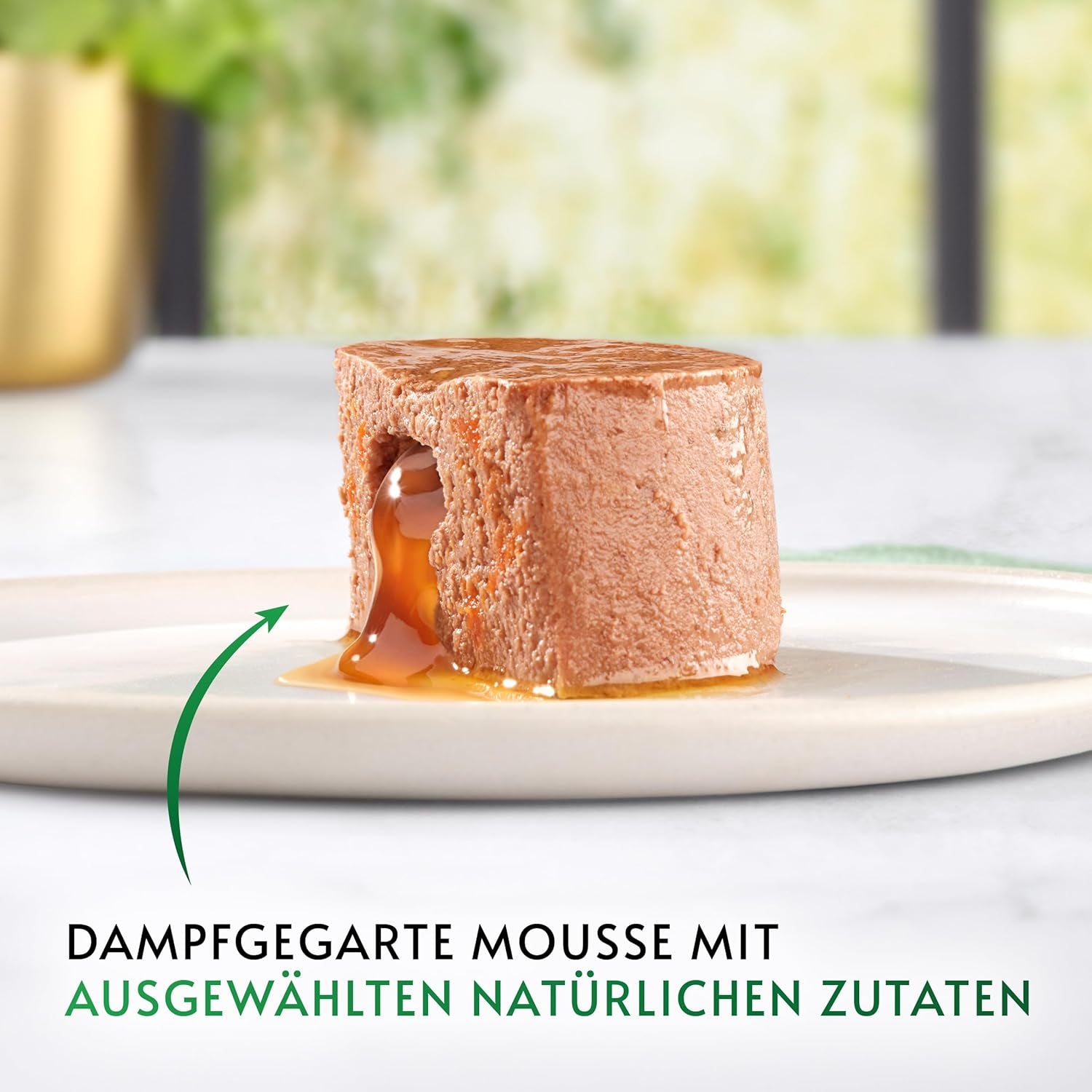 Hrană umedă pentru pisici Gourmet Nature's Creations Mousse cu sos Heart, bogată în pui, pachet de 12 (12 x 85g)