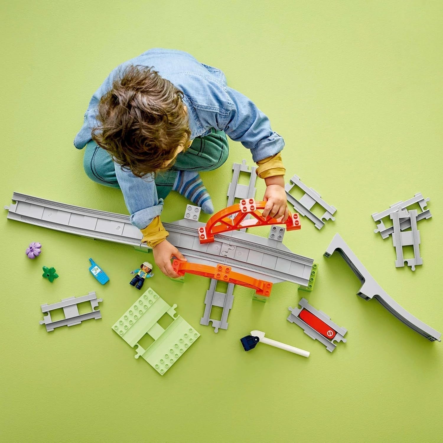 Ponte ferroviario e binari LEGO DUPLO Town - Set di espansione, regalo per bambini dai 2 anni, set di costruzione e ricostruzione, set di sviluppo prescolare, giocattolo educativo 10426 Set di costruzione Besuche den LEGO-Store