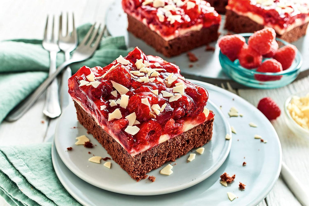 RUF Kleiner Himbeer-Schokokuchen, Mini-Kuchen Mit Feiner Puddingcreme, Himbeeren Und Weißen Schokoraspeln, Inkl. Backform, 1X252G Miscela per panificazione e cottura Naty Shop