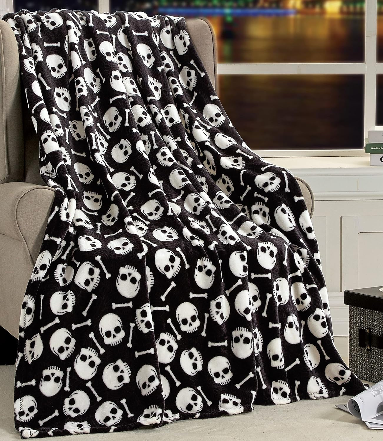 Coperta a tema Halloween leggera, elegante e confortevole, morbida, accogliente e felpata, perfetta per rilassarsi in questa stagione spettrale, 127 x 152,4 cm, letti e coperte Skull and Bones. Elegante comfort Skull Bone 50 x 60