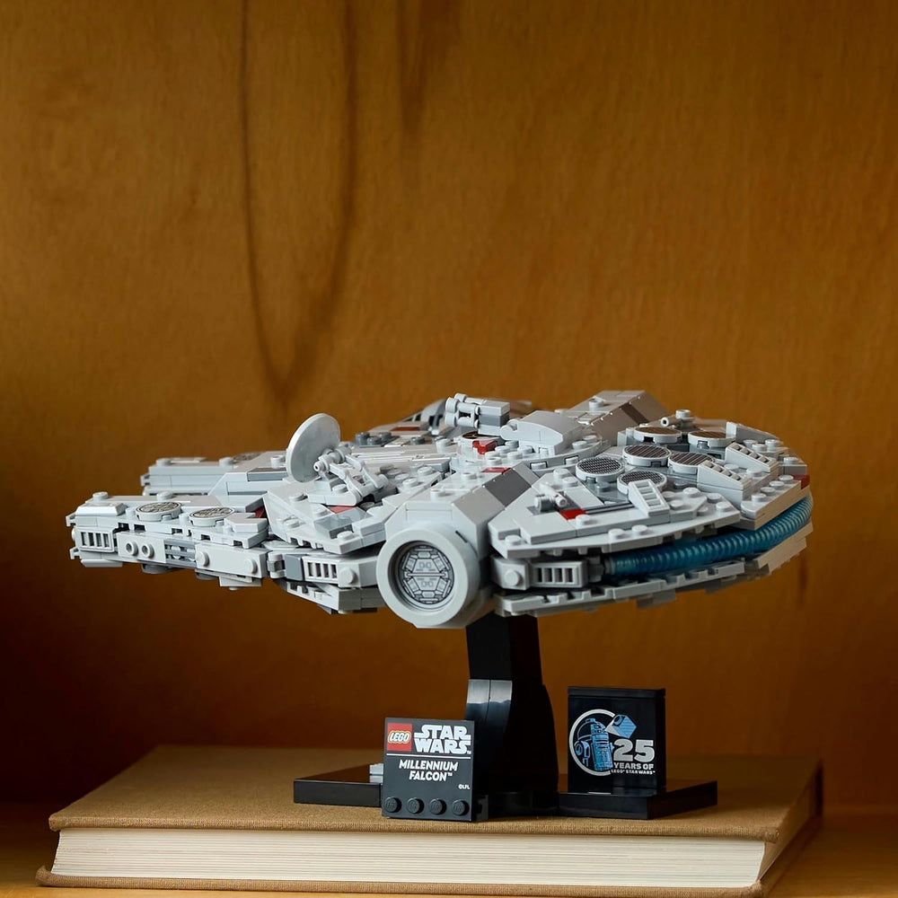 LEGO Star Wars Millennium Falcon 25° anniversario Set per adulti Nave costruibile Una nuova speranza Kit modello di astronave da collezione Regali per uomini e donne 75375 Set di costruzione Acquista il negozio LEGO