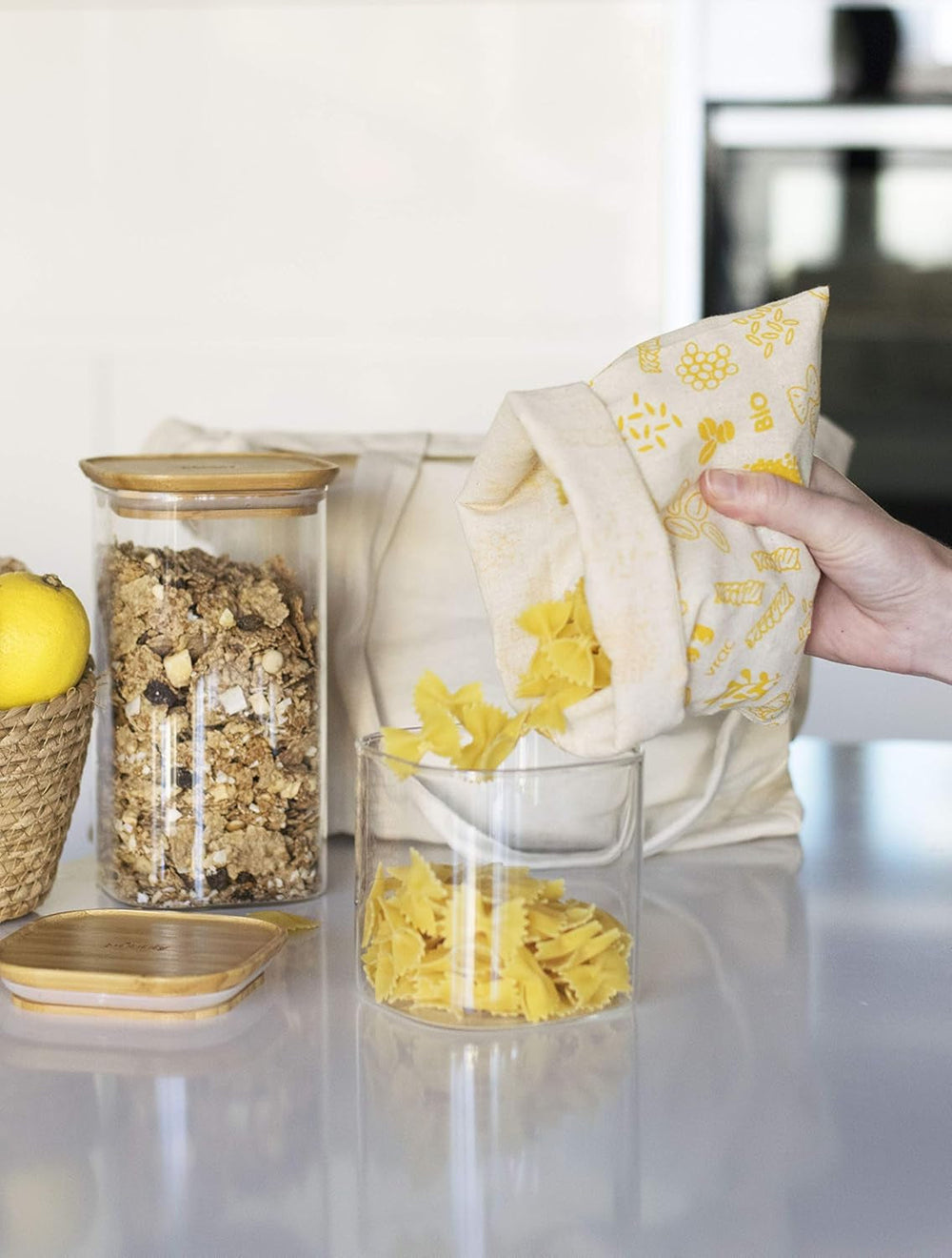 Set de 3 recipiente pătrate din sticlă cu capac din bambus-800ml, sticlă borosilicată, bambus, silicon, natural, 11 x 11 x 11 cm Cutii depozitare alimente Naty Shop