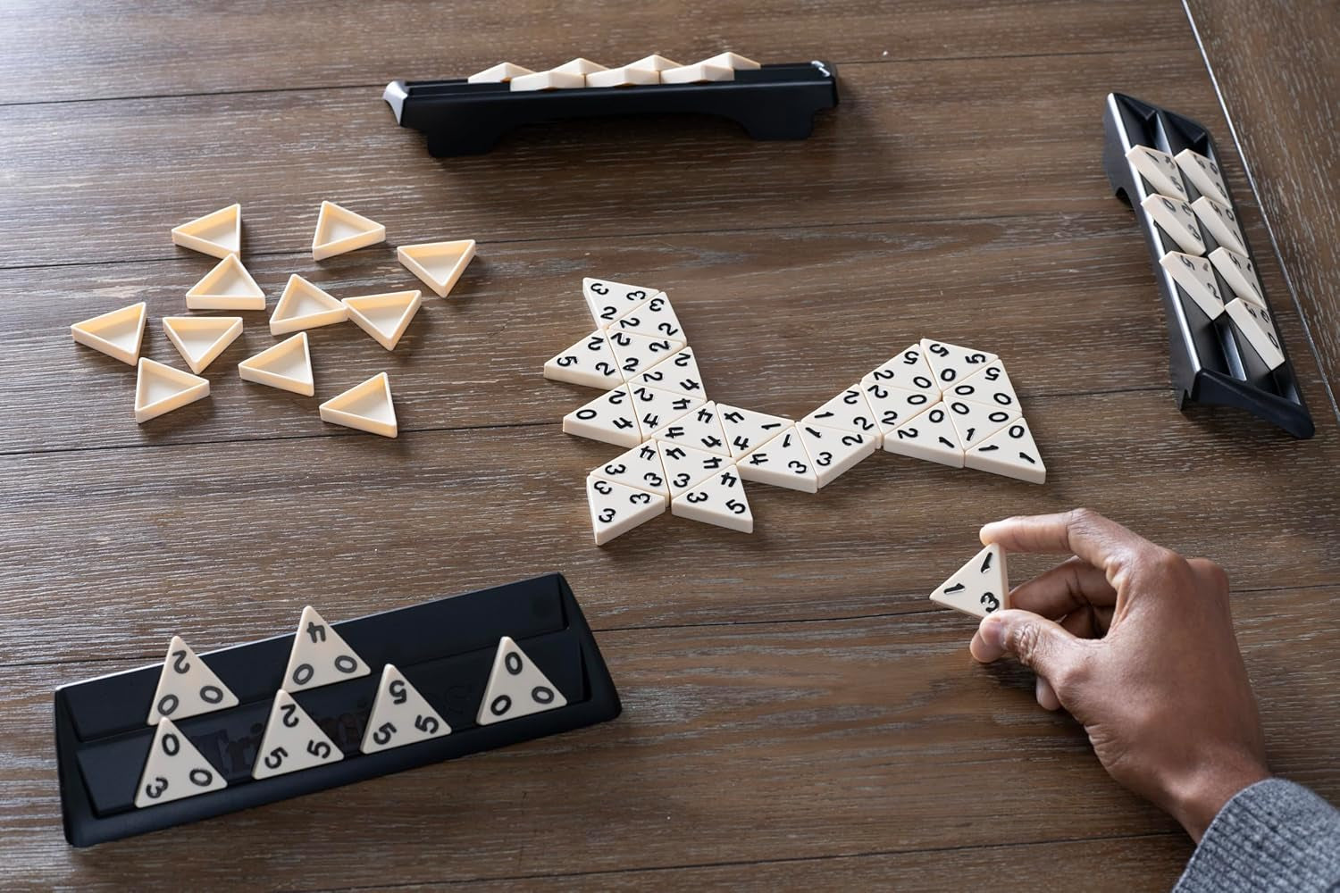 Goliat - Triominos Classic - Joc de societate popular pentru tineri și adulți de la 6 ani - Distracție în familie și joc de petrecere pentru 2-4 jucători - Cu tactici și strategii pentru copii și adulți