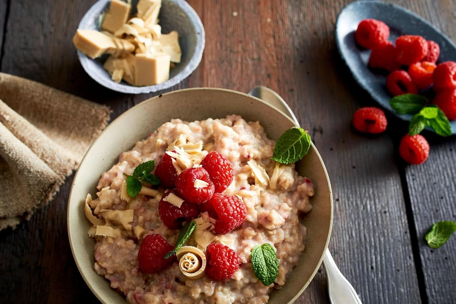 RUF Porridge Raspberry White Choc, Porridge istantaneo con pezzetti di lamponi e cioccolato bianco grattugiato, 65 grammi Cereale Naty Shop