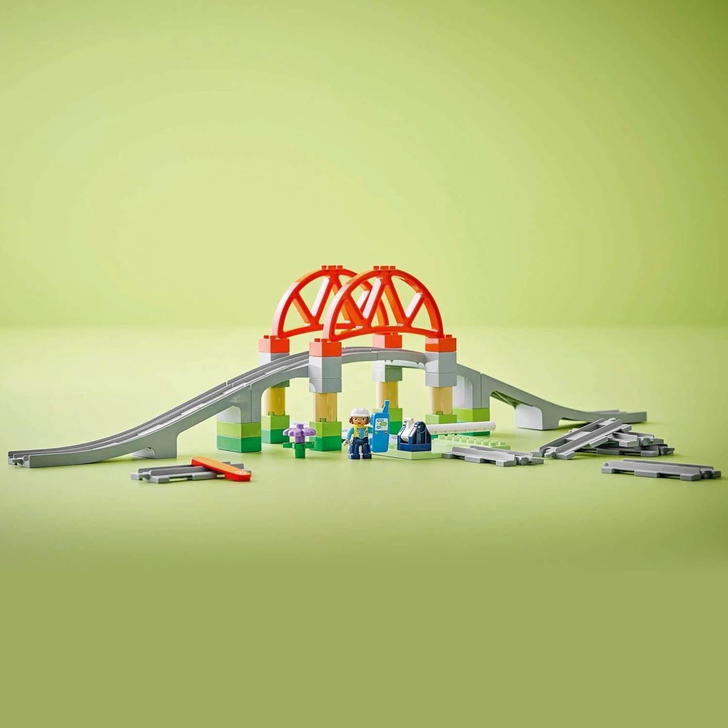 Ponte ferroviario e binari LEGO DUPLO Town - Set di espansione, regalo per bambini dai 2 anni, set di costruzione e ricostruzione, set di sviluppo prescolare, giocattolo educativo 10426 Set di costruzione Besuche den LEGO-Store