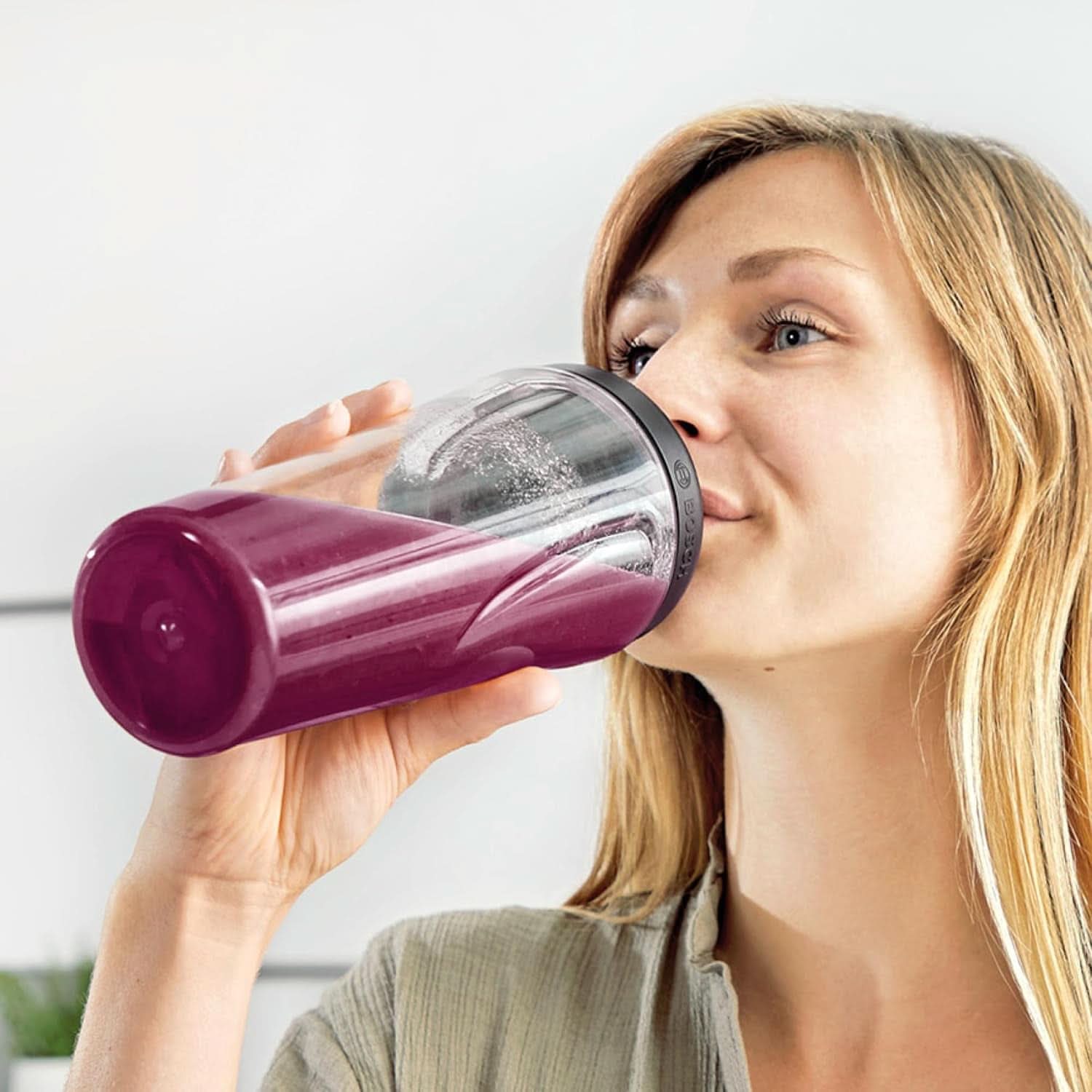 Bosch Mini Robot da Cucina Vitapower Serie 2 MMB2111S, Mixer ad alta velocità, Bis Zu 40.000 Giri/min, Tritan Togo-Flasche 0,6 L, Trinkdeckel, Bruchsicher, Spülmasch.Geeignete Teile, 450W, Argento/Schwarz Kitchen Naty Shop