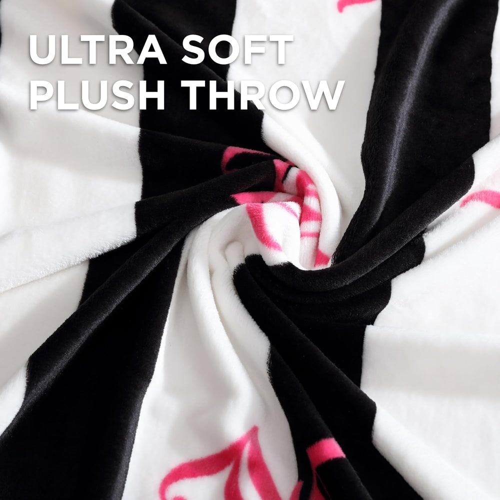 Coperta in peluche Juicy Couture Cabana, 127,7 x 178,8 cm, lussuosa coperta in peluche in microfibra per il massimo comfort e calore accogliente Letti e coperte Juicy Couture