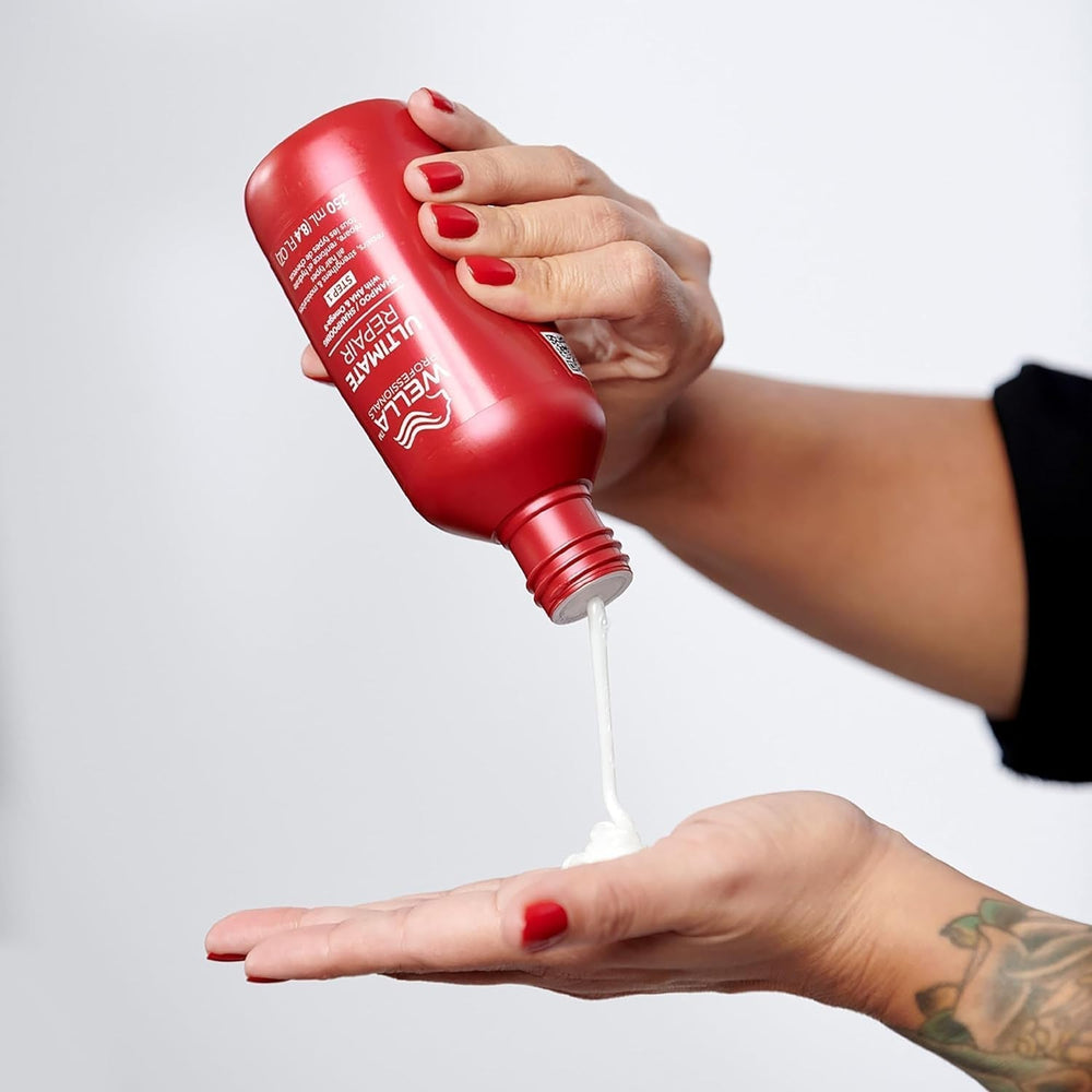 Wella Professionals Ultimate Repair Shampoo per la pulizia profonda, doccia e bagno Wella da 250 ml