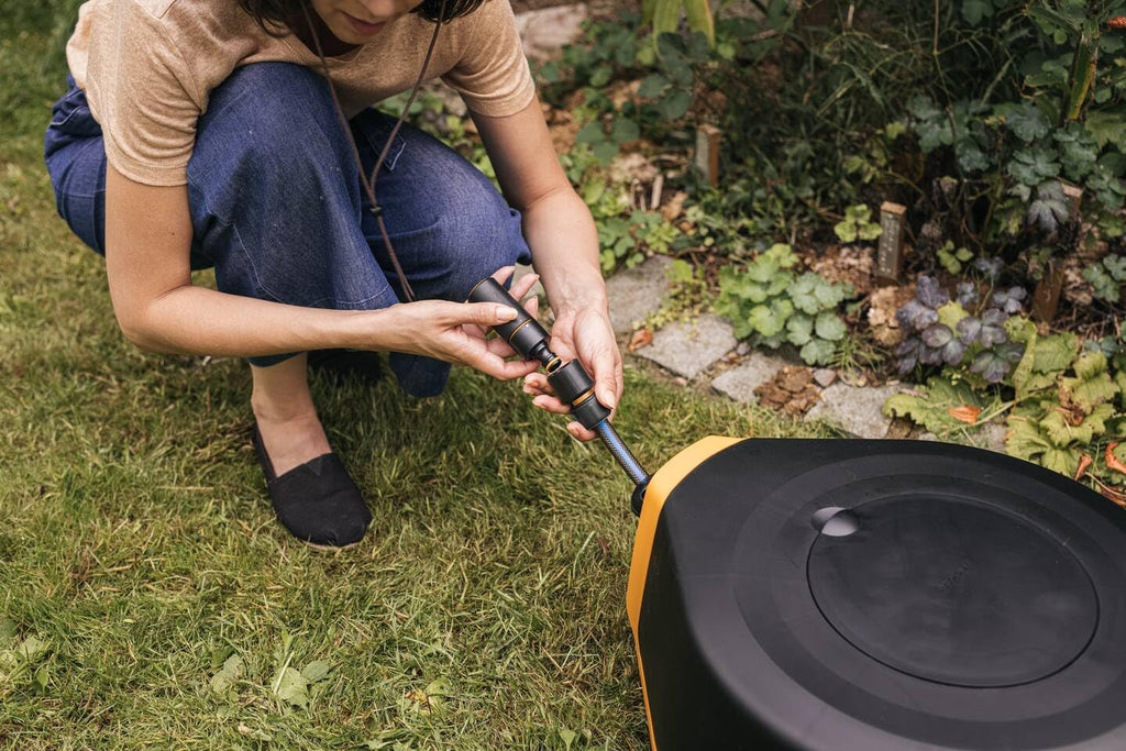 Fiskars Waterwheel XL, Set de udare all-inclusive, Rază totală de acțiune de 25 m, Retragere automată, Furtun de grădină universal (Ø 13 mm), Conector universal pentru robinet, Negru/Portocaliu, Seria X, 1067549