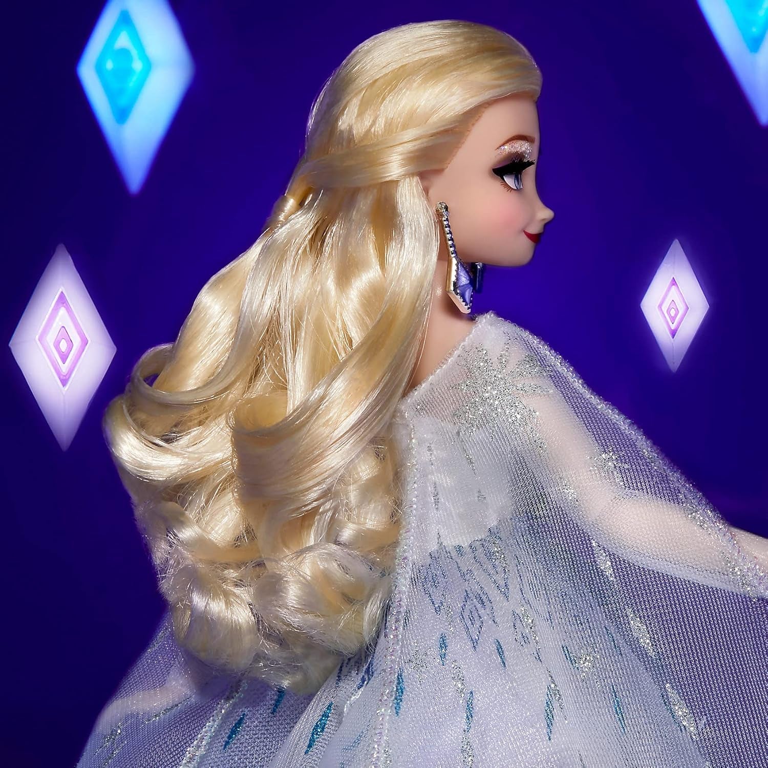 Disney Prinzessin Style Serie Weihnachtsedition ELSA, Modepuppe mit Accessoires, Sammlerpuppe für Kinder ab 6 Jahren