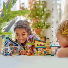 LEGO Friends Casa familiare Olly e Paisley, casa delle bambole con personaggi e accessori, set casa a due piani e casa sull'albero, regalo creativo per ragazze e ragazzi 7+ 42620 Set da costruzione Besuche den LEGO-Store
